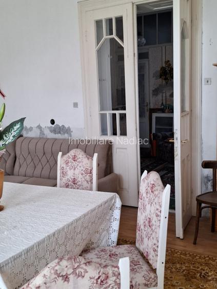 CASA BOIEREASCA pe colt  in Nadlac, Independentei colt cu M. Eminescu - 12
