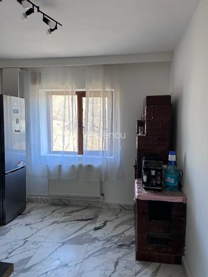 Casă modernă și spațioasă, gata de mutat – 6400 mp teren, terase și garaj – 399. - 9