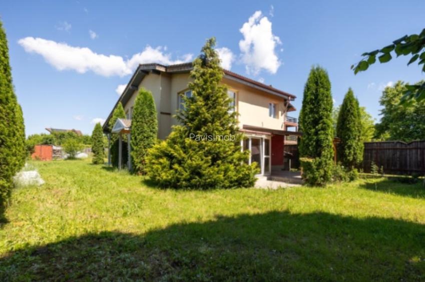 Casă Individuală - Spațioasă de Vânzare în Cristian - 35