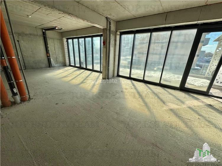 Spatiu comercial de inchiriat + terasa 73 mp langa intr-un complex /  Sectorul 6 - 2