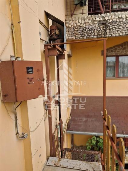 Casa familiala cu spatiu comercial si garaj P+1E+M 720 Mp - 54