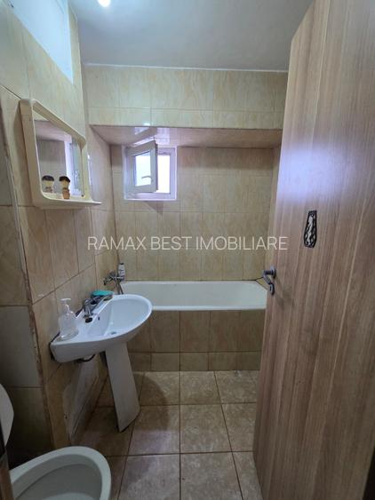 Berceni, pe B-ul Obregia, stradal, bloc reabilitat, pasajul Europa Unita - 11