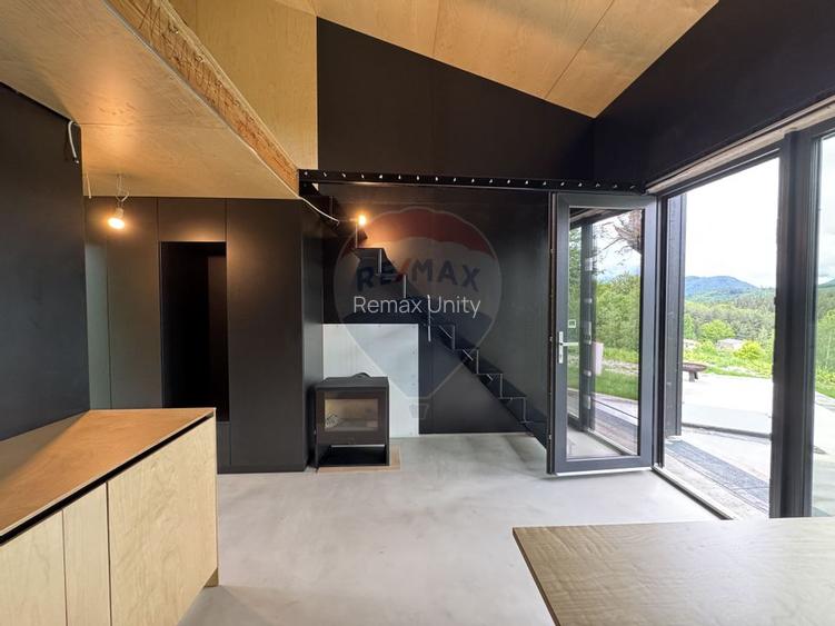 Doua case la munte, cu vedere superba, localizate in Poiana Marului - 3