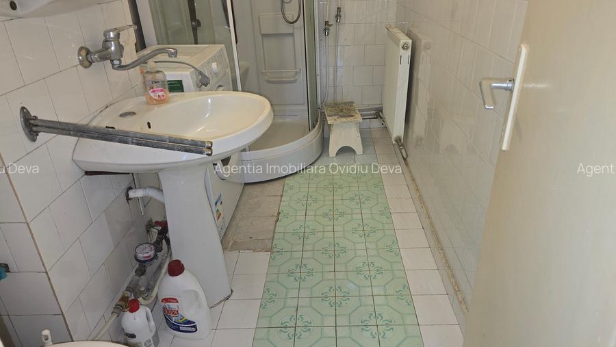 Vand apartament 2 camere semidecomandat in Deva, etaj 1 - 8