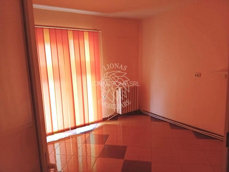 Spatiu comercial 4 camere 70 mp-ideal salon, cabinet-Calea Moldovei - 7