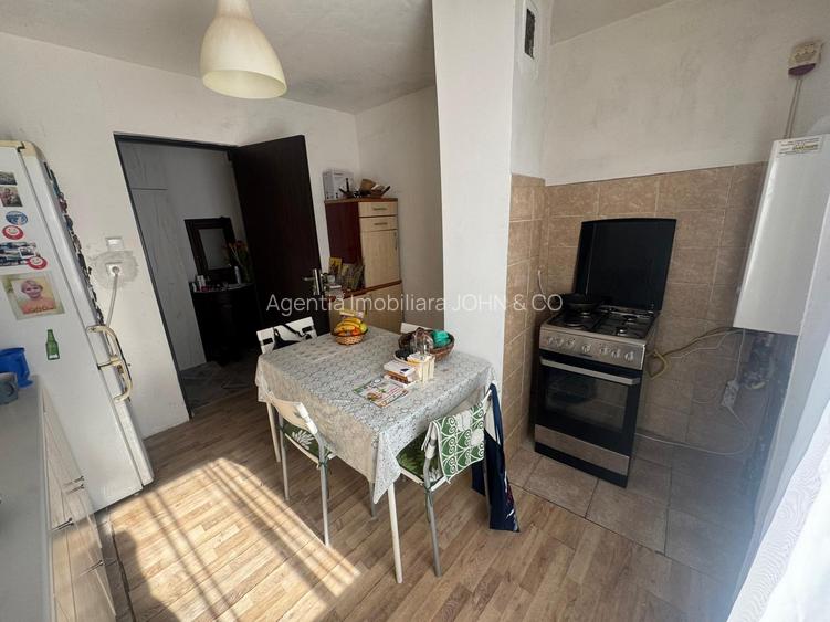 Vand apartament 2 camere, Prundu, Pitesti, semidecomandat, etaj 4 - 10