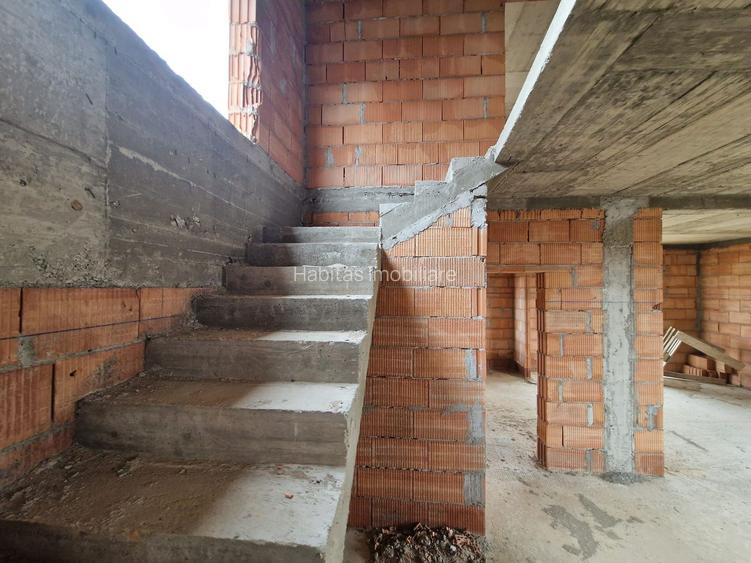 Casa individuala (semicolectiva) 172 mp utili, teren 765 mp Feleacu - 25