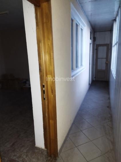 Vand casa cu 10 camere in zona 7 Noiembrie - 8