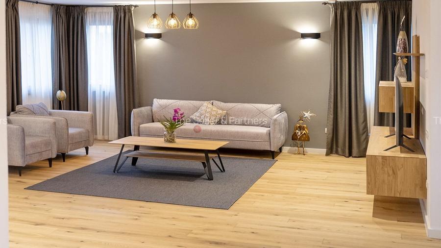 Priveliste frumoasa catre Masivul Postavarul - 16