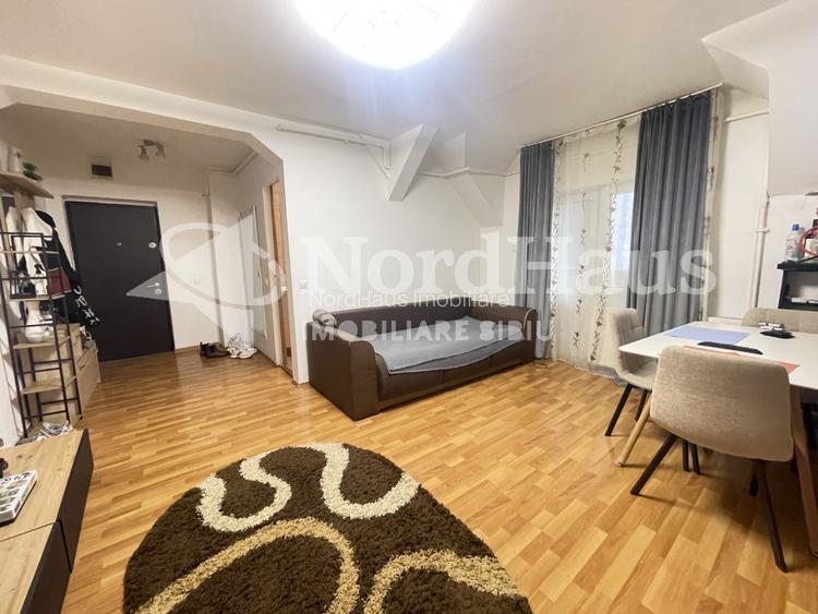 DE VANZARE APARTAMENT TIP MANSARDA | UTILAT | MOBILAT | VASILE AARON - 2