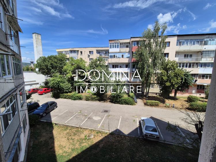 Vânzare apartament 3 camere *etaj 2 - decomandat* - Strada Zambilelor - 8