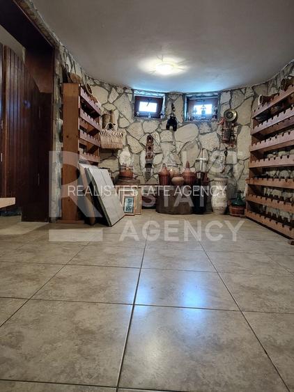 Vilă individuală 430 mp utili, teren 2.000 mp, panouri solare - 21