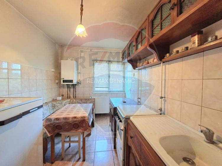 Zona 300, 3 camere, etaj 2, trei balcoane,  fără comision ! - 7