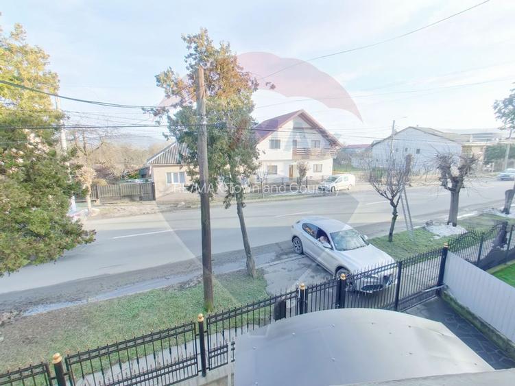 Casă cu 5 camere de vânzare, str. Dragoș Vodă - 8