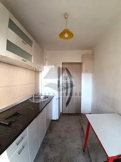 Apartament cu trei camere, zona Racadau 77 mp , etaj intermediar - 4
