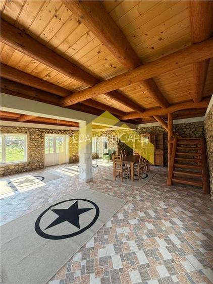 Cabana din piatra de codru si busteni pe Clisura Dunarii, Caraș-Severin - 4
