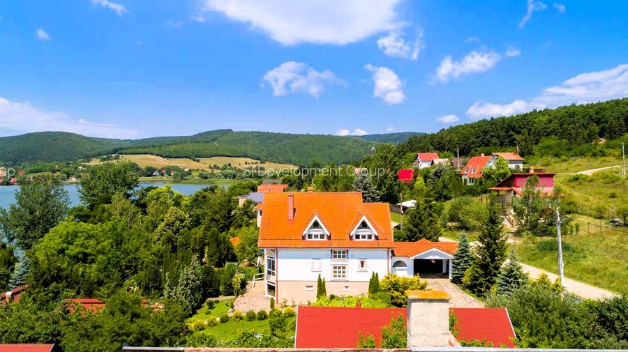 Proprietate unică pe malul lacului Moacșa – liniște, rafinament, eleganta - 3