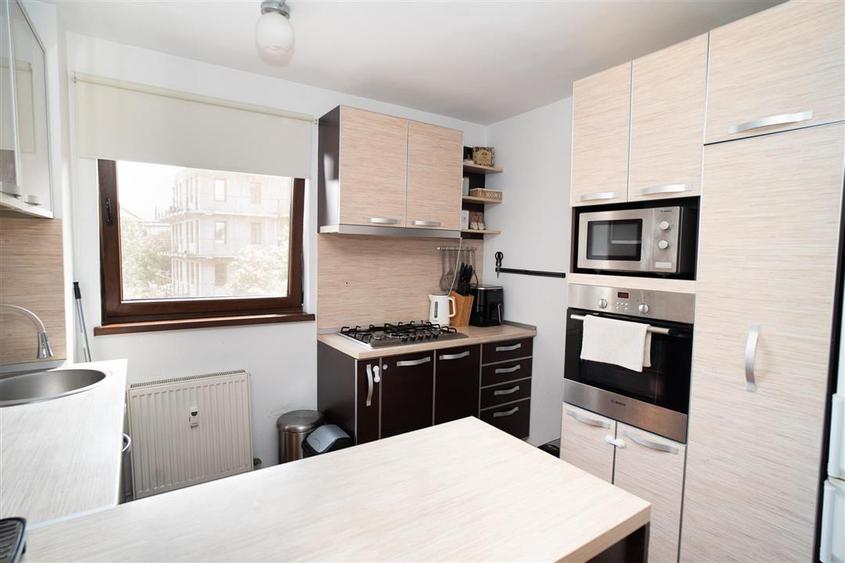 Apartament de vanzare cu 3 camere(transformat din 4 camere) pe Bld Dacia
