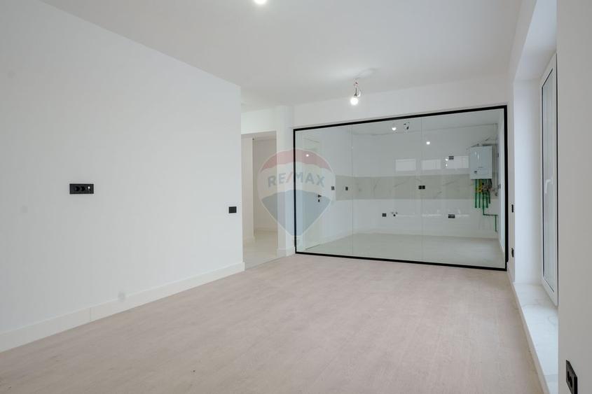 Vanzare apartament de lux cu 4 camere, curte de 279 mp in Pallady