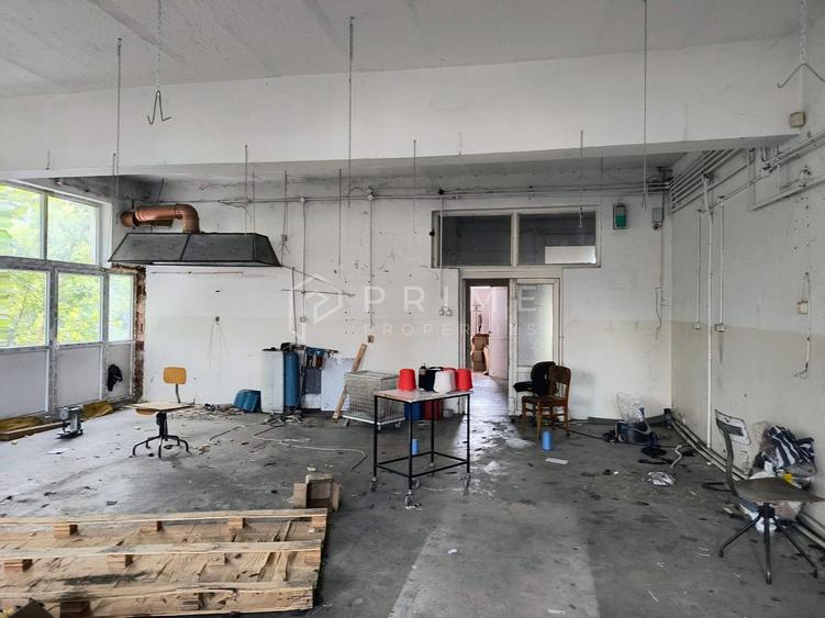 Clădire multifuncțională de vânzare – comerț, birouri și producție.