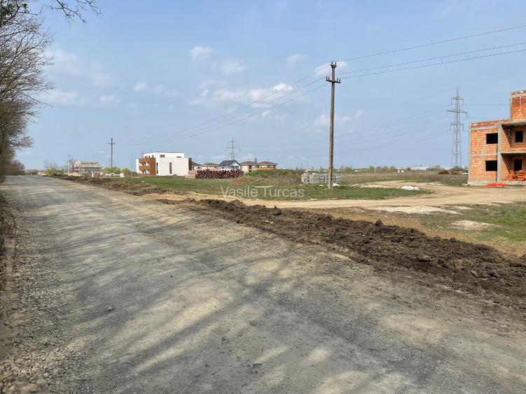 PROPRIETAR, persoana juridica, BLOC 7 ap + ! SAD la parter, langa PADURE si LAC  - 7