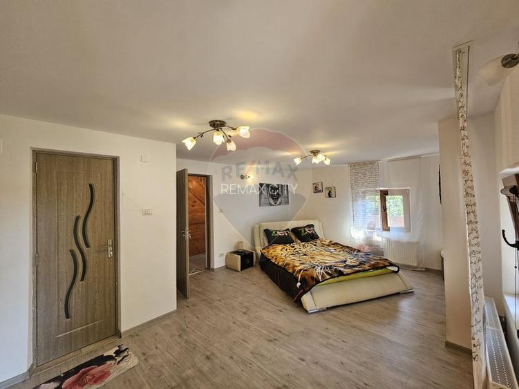 Casă solidă din cărămidă, mobilată, garaj, teren generos – Tarcău - 19