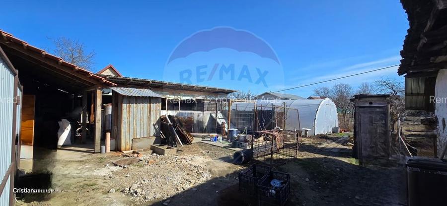 Casă cu anexă, livadă și panouri fotovoltaice - 8