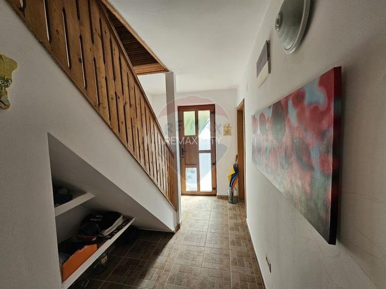 Casă solidă din cărămidă, mobilată, garaj, teren generos – Tarcău - 37