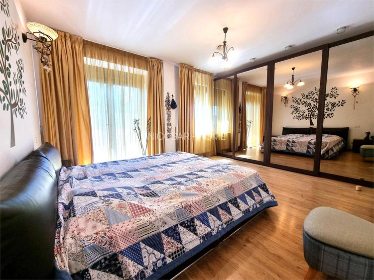 Chitila langa Lacul cu Nuferi si Padure - 9