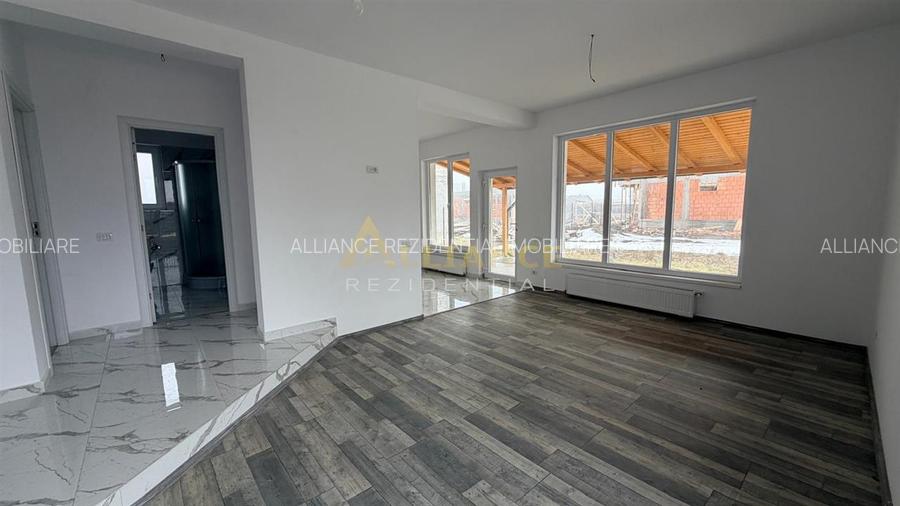 5 camere || strada asfaltata || gata de mutare - 5