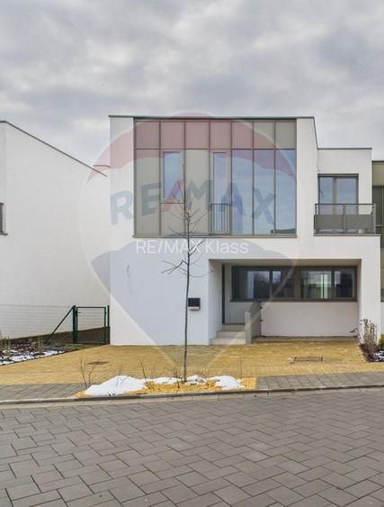 Vila luminoasa, cu finisaje premium, 4 camere in Tunari - Amber Forest - 2