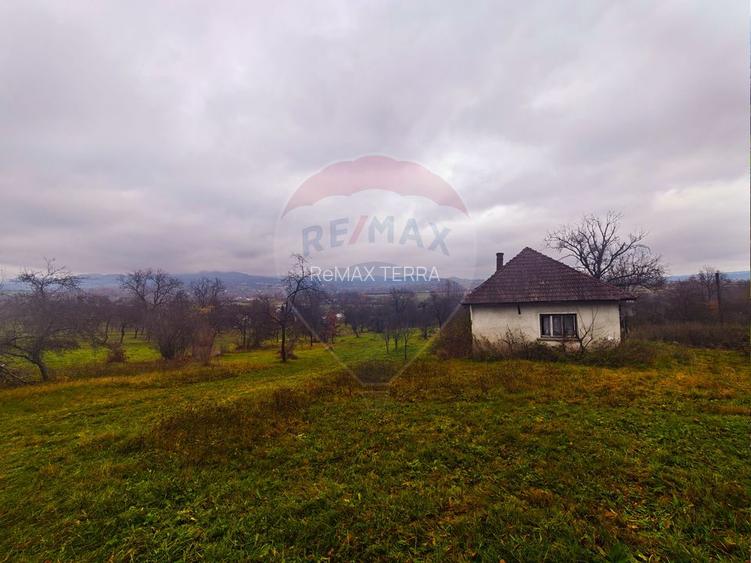 Teren de vânzare Unguraș cu priveliște si anexe - 4