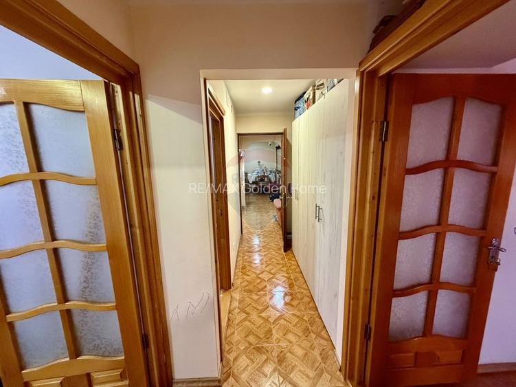Apartament cu 4 camere de vânzare pe Strada Longinescu - 14