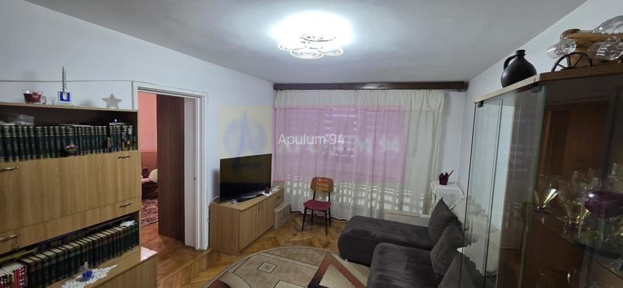 Apartament cu 3 camere de vanzare in Campina - 2