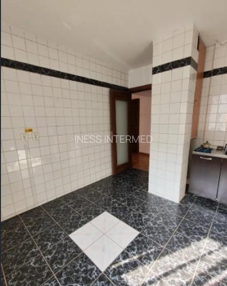 13 Septembrie - Panduri langa spitalul Burghele, parter, nemobilat, 68mp - 6