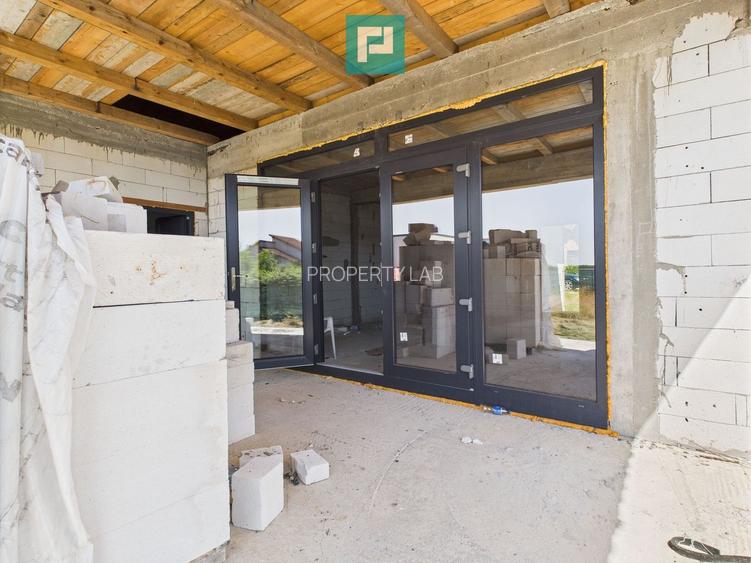 Casă nouă la roșu în Mândruloc - 11