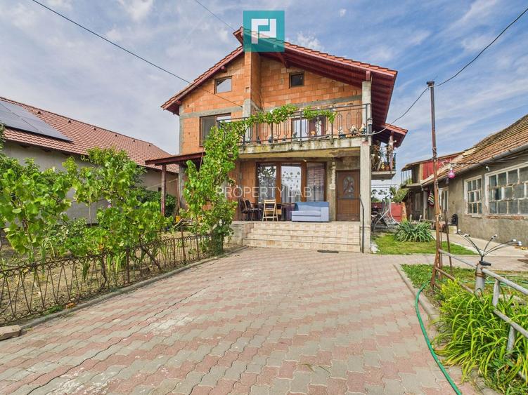 Casă individuală în Săcălaz - 2063 mp teren - 26