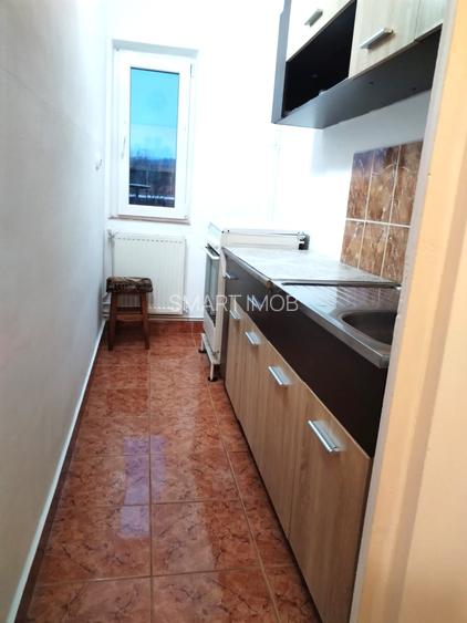 Garsoniera 27mp etaj 1 zona Bulevard mobilata utilata 39.000eur - 5