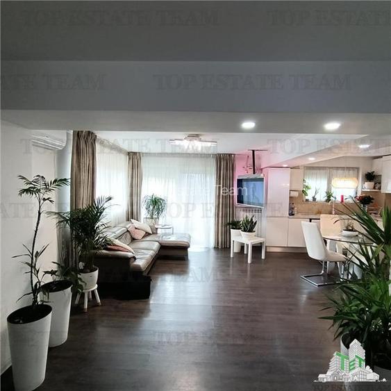 Apartament  de vanzare 4 camere si curte/ Domnesti - 7