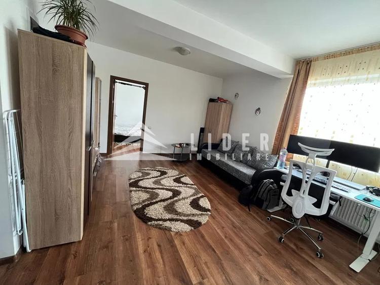 Se inchiriaza apartament living cu bucatarie, dormitor zona Grand Hotel Italia