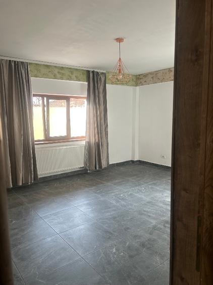 Apartament spatios 75mp plus terasa 75 mp plus boxa in demisol 25 mp