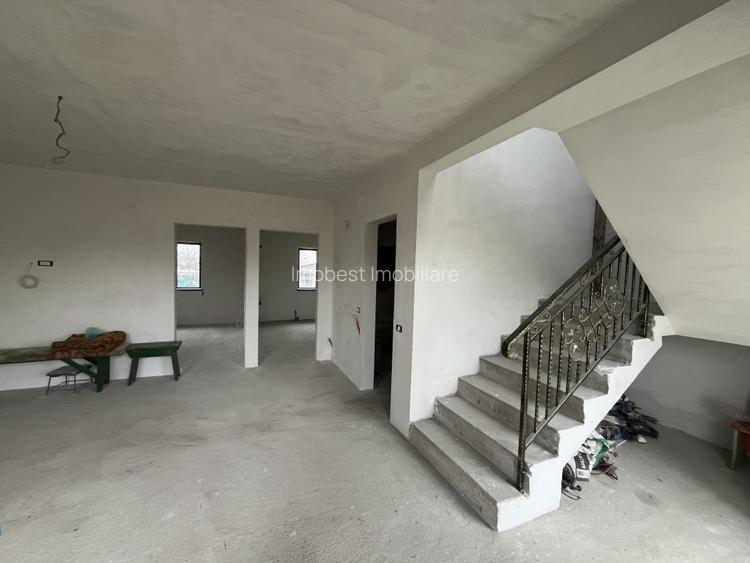 Oportunitate! Vila P+M inalta, 4 camere, placa de beton, Valu lui Traian! - 2