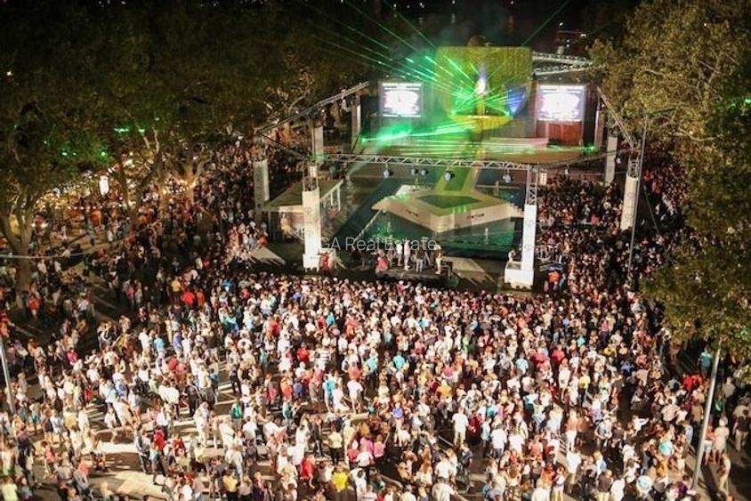 Teren cu vad comercial in Piateta Hotel Cazino Mamaia / POT 70% - CUT 4 - 5