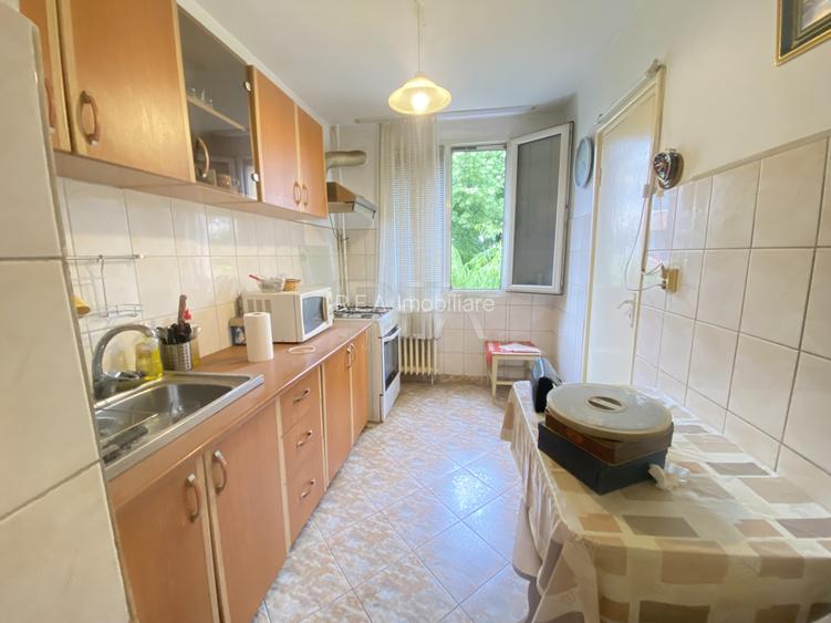 3 Camere- Etaj 2/4- Bloc anvelopat- Bulevardul  Constantin Brancoveanu - 11