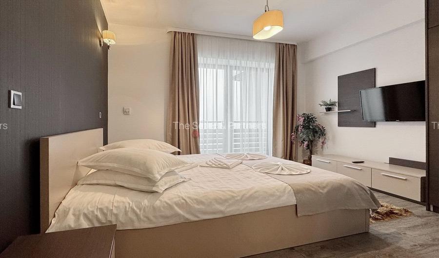 Priveliste spre masivul Postavarul - 5