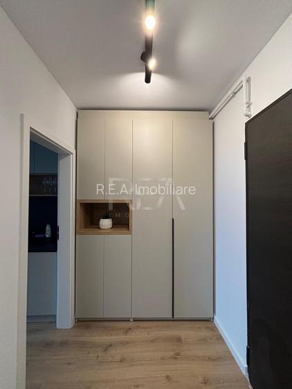 Garsoniera, Exigent Plaza - 3