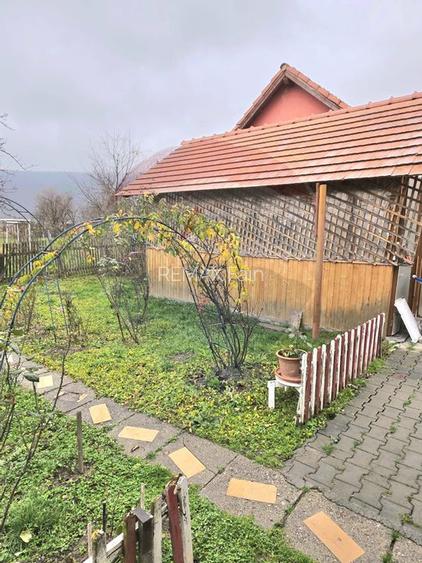 Casa cu 5 camere de vanzare in centrul orasului Talmaciu - 60