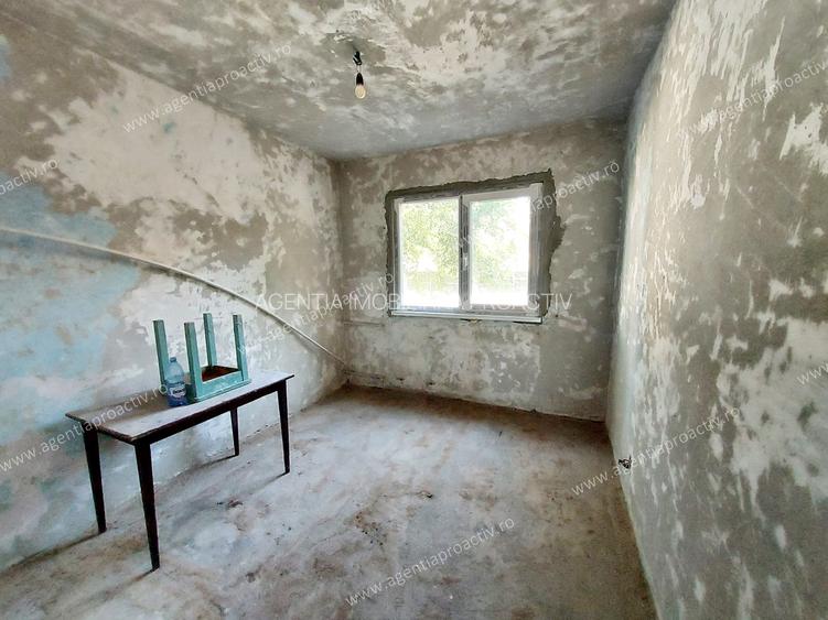 Apartament 3 camere, etaj 1, la doi pași de strada principală, în Micro 40 - 2