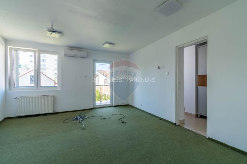 Casa cu 12 camere de vanzare in zona semicentrală! COMISION 0! - 22