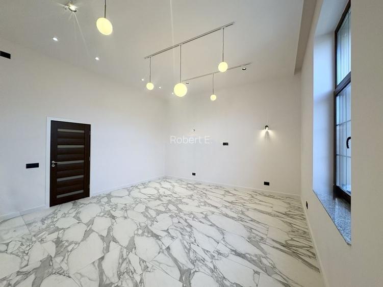 Apartament ultracentral de 154 mp construiți, situat pe Bd. Revoluției   - 3